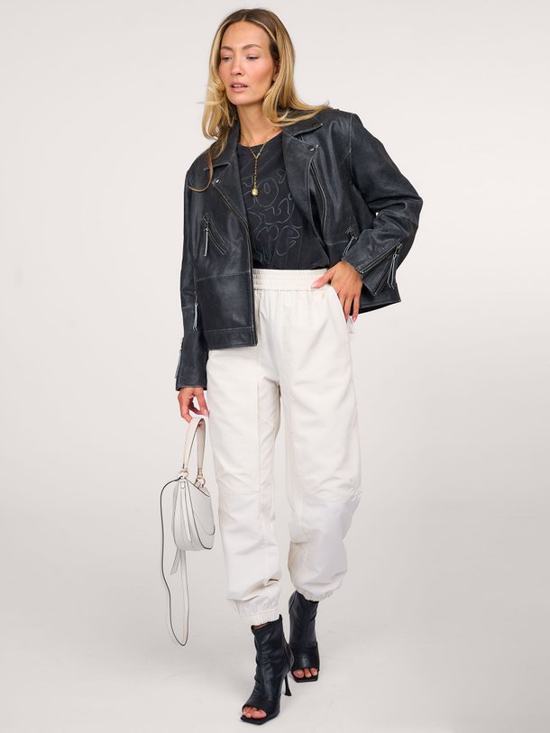 Ontdek de Elba geweven broek van Co'Couture in de kleur ecru bij Orangebag. Op werkdagen voor 21:45 besteld, morgen in huis.