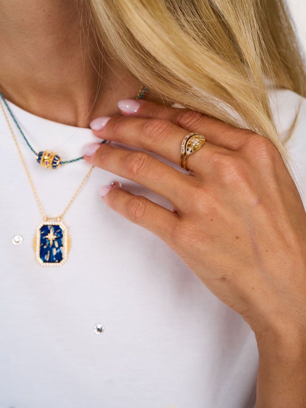 Ontdek de Bright Essential vergulde verstelbare ring van Mya-Bay in de kleur goudkleur bij Orangebag. Op werkdagen voor 21:45 besteld, morgen in huis.