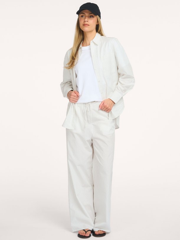 Ontdek de STRIPE DRAPEY PANTS van OLAF bij Orangebag. Op werkdagen voor 21:45 besteld, morgen in huis.