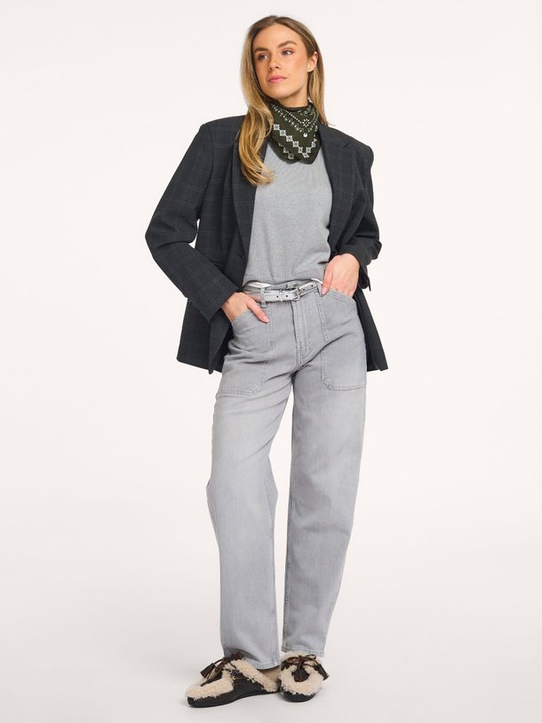 Ontdek de High waist barrel fit stretch jeans van Yaya in de kleur Grijs bij Orangebag. Op werkdagen voor 21:45 besteld, morgen in huis.