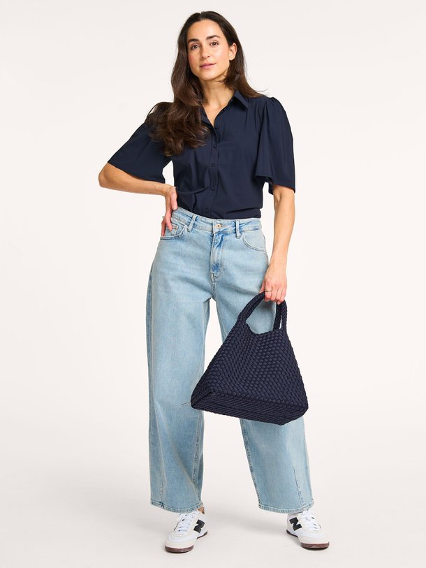 Ontdek de Poppy light travel jersey blouse van Studio Anneloes in de kleur donkerblauw bij Orangebag. Op werkdagen voor 21:45 besteld, morgen in huis.