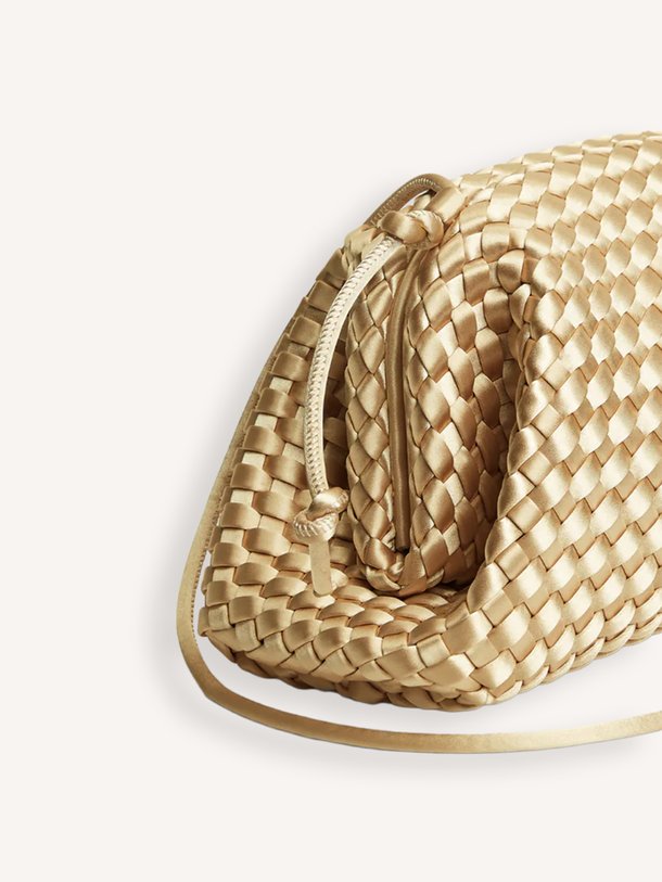 Ontdek de Gevlochten pouch van Marrea bij Orangebag. Op werkdagen voor 21:45 besteld, morgen in huis.