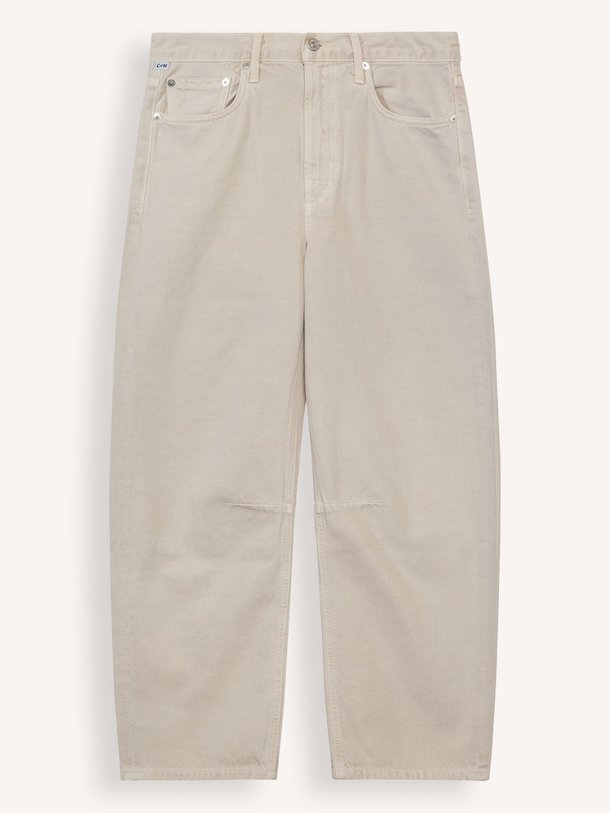 Ontdek de Miro mid waist barrel fit non-stretch jeans van Citizens of Humanity in de kleur ecru bij Orangebag. Op werkdagen voor 21:45 besteld, morgen in huis.
