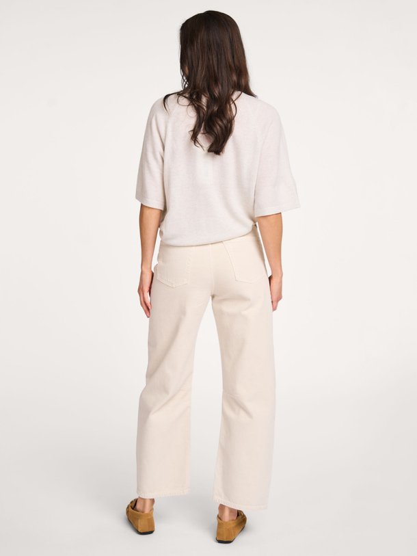 Ontdek de Miro mid waist barrel fit non-stretch jeans van Citizens of Humanity in de kleur ecru bij Orangebag. Op werkdagen voor 21:45 besteld, morgen in huis.