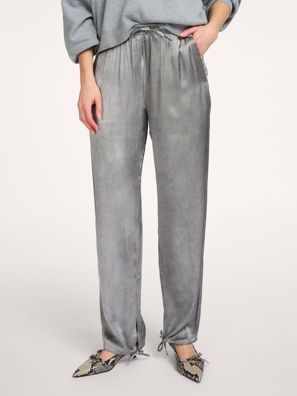 Ontdek de Viscose broek van No Man's Land in de kleur Grijs bij Orangebag. Op werkdagen voor 21:45 besteld, morgen in huis.