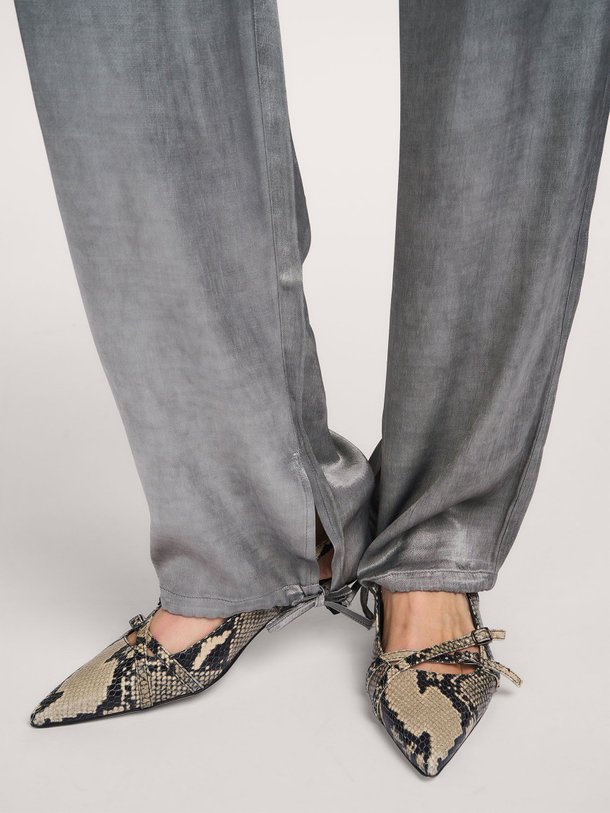 Ontdek de Viscose broek van No Man's Land in de kleur Grijs bij Orangebag. Op werkdagen voor 21:45 besteld, morgen in huis.