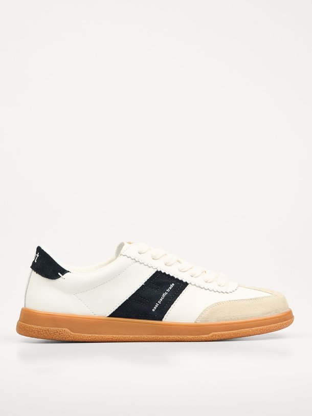 Ontdek de Santos lederen sneakers van East Pacific Trade in de kleur Off-white bij Orangebag. Op werkdagen voor 21:45 besteld, morgen in huis.