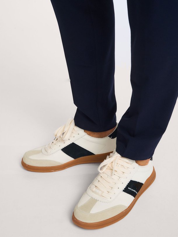 Ontdek de Santos lederen sneakers van East Pacific Trade in de kleur Off-white bij Orangebag. Op werkdagen voor 21:45 besteld, morgen in huis.