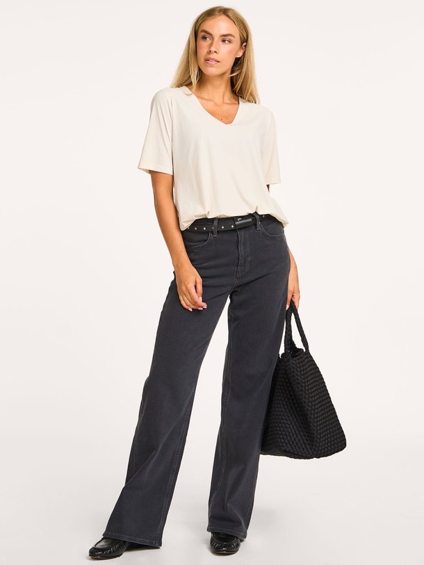 Ontdek de Vicky light travel jersey T-shirt van Studio Anneloes in de kleur ecru bij Orangebag. Op werkdagen voor 21:45 besteld, morgen in huis.