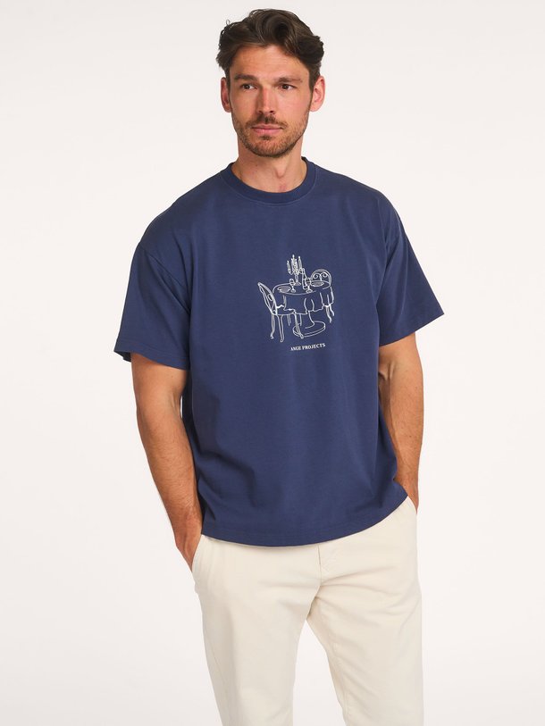 Ontdek de Katoenen T-shirt van Ange Projects in de kleur Donkerblauw bij Orangebag. Op werkdagen voor 21:45 besteld, morgen in huis.