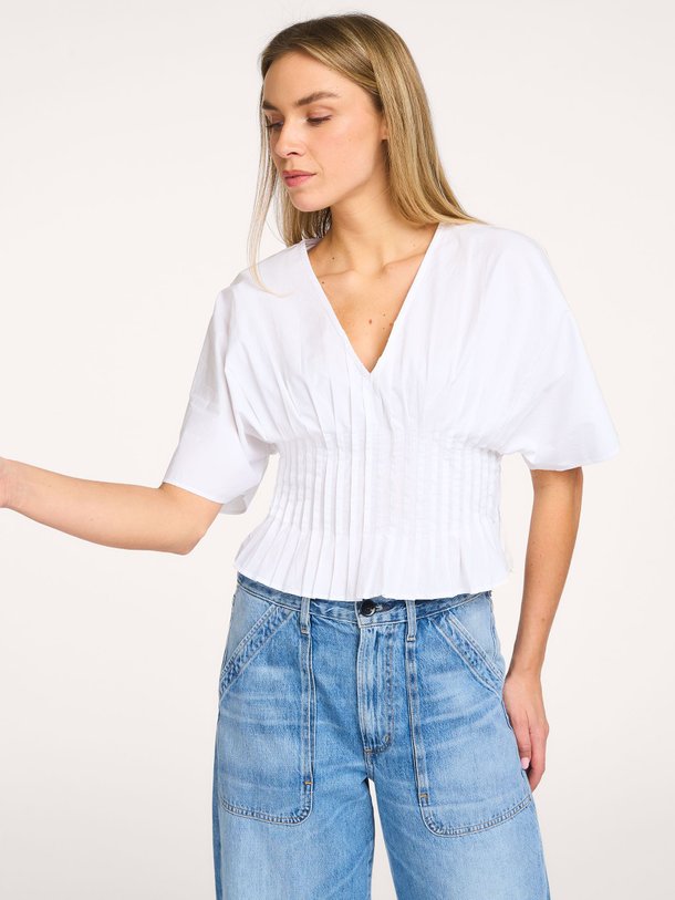 Ontdek de Pien organic cotton geplooide top van Alchemist in de kleur Wit bij Orangebag. Op werkdagen voor 21:45 besteld, morgen in huis.