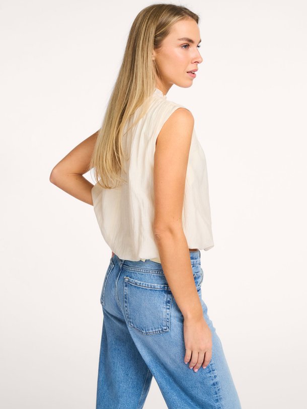 Ontdek de Este geweven balloon fit top van Dante 6 in de kleur Crème bij Orangebag. Op werkdagen voor 21:45 besteld, morgen in huis.