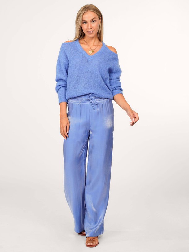 Ontdek de Soir viscosemix glanzende wide leg broek van Dante 6 in de kleur blauw bij Orangebag. Op werkdagen voor 21:45 besteld, morgen in huis.