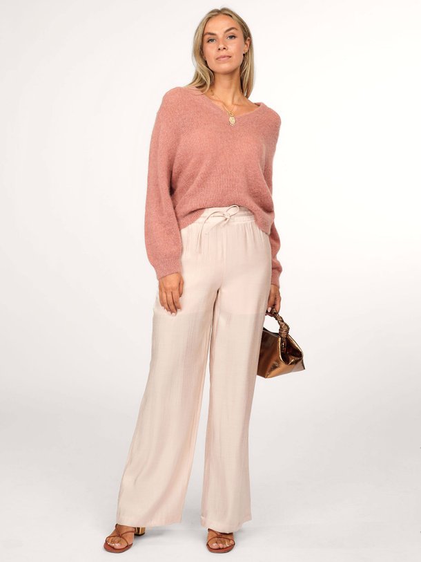 Ontdek de Soir viscosemix glanzende wide leg broek van Dante 6 in de kleur perzik bij Orangebag. Op werkdagen voor 21:45 besteld, morgen in huis.