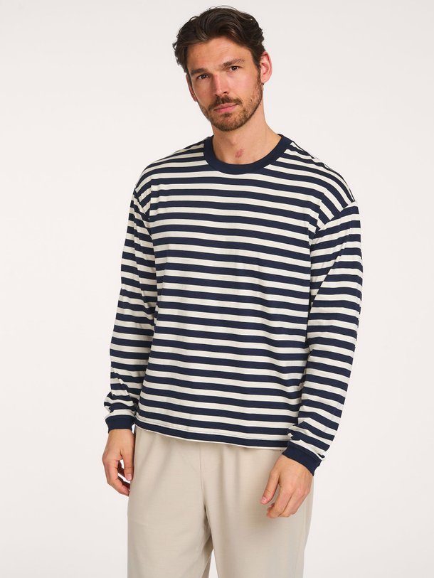 Ontdek de Lionel katoenen gestreepte longsleeve van NN.07 in de kleur Donkerblauw bij Orangebag. Op werkdagen voor 21:45 besteld, morgen in huis.