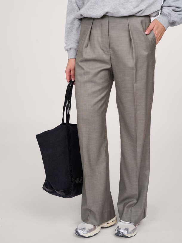 Ontdek de Sharo viscosemix wide leg pantalon van Second Female in de kleur mosgroen bij Orangebag. Op werkdagen voor 21:45 besteld, morgen in huis.