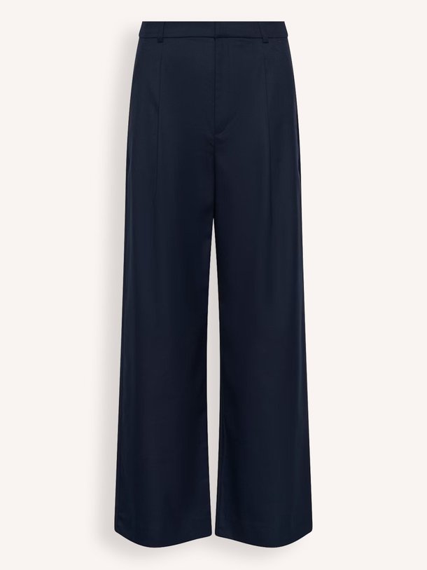Ontdek de Paula viscosemix broek van Gestuz in de kleur Donkerblauw bij Orangebag. Op werkdagen voor 21:45 besteld, morgen in huis.
