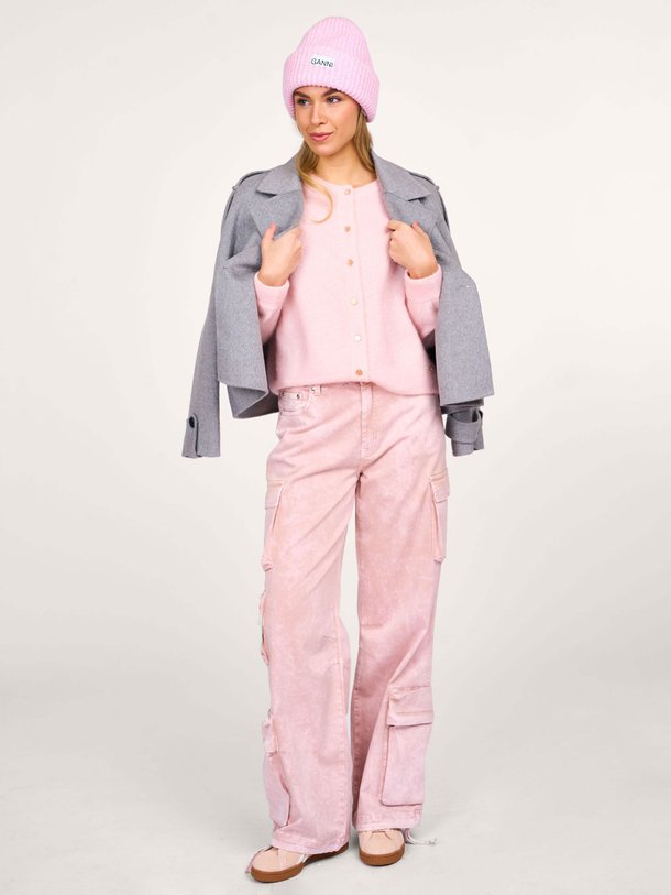 Ontdek de Ninnia katoenmix cargo broek van Gestuz in de kleur lichtroze bij Orangebag. Op werkdagen voor 21:45 besteld, morgen in huis.