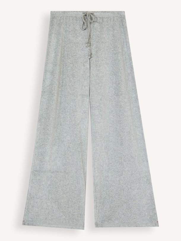 Ontdek de Manon katoenmix velourse broek van Xirena in de kleur Grijs bij Orangebag. Op werkdagen voor 21:45 besteld, morgen in huis.
