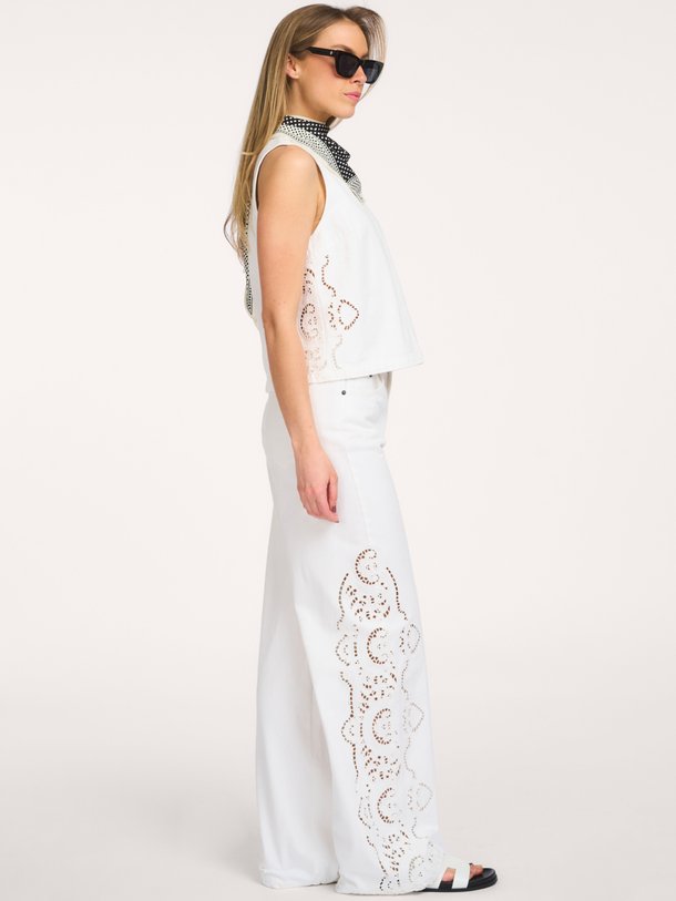 Co'Couture ColetteCC Embroidery Top online kopen | Orangebag Ontdek de Co'Couture ColetteCC Embroidery Top bij Orangebag. Een mouwloze witte top van 100% katoen met prachtig borduursel. Shop nu online!
