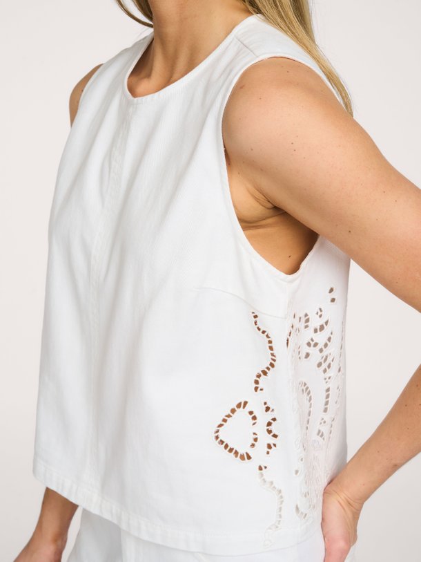 Co'Couture ColetteCC Embroidery Top online kopen | Orangebag Ontdek de Co'Couture ColetteCC Embroidery Top bij Orangebag. Een mouwloze witte top van 100% katoen met prachtig borduursel. Shop nu online!