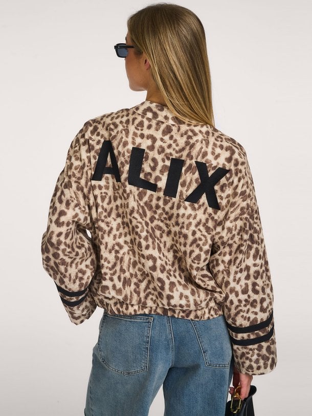 Ontdek de ladies woven sporty animal jacket van Alix The Label bij Orangebag. Op werkdagen voor 21:45 besteld, morgen in huis.