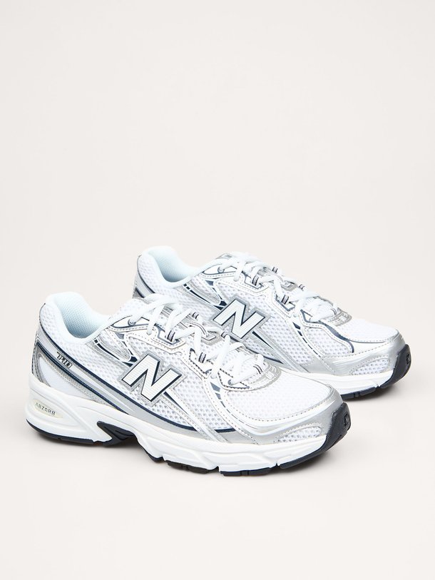 Ontdek de U740 mesh sneakers van New Balance in de kleur Zilverkleur bij Orangebag. Op werkdagen voor 21:45 besteld, morgen in huis.
