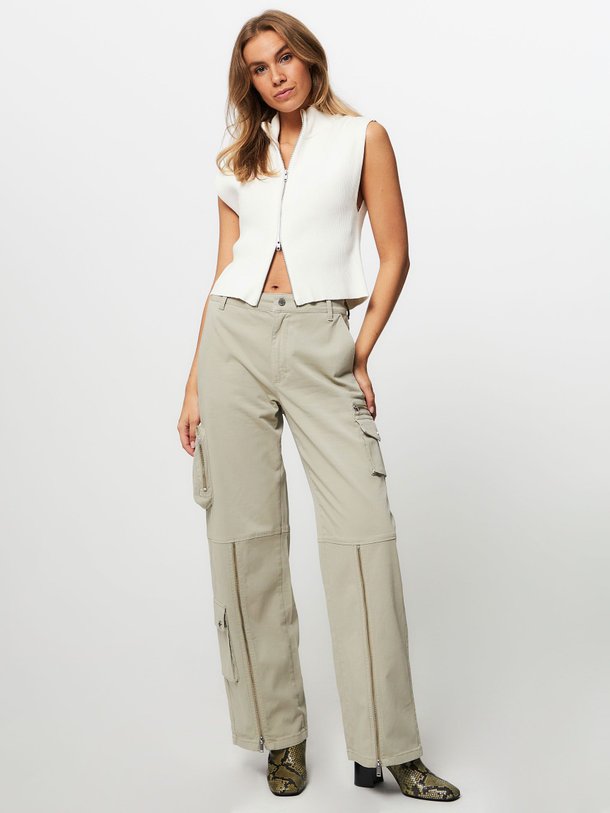 Ontdek de Yasmia katoenmix vest van Gestuz in de kleur ecru bij Orangebag. Op werkdagen voor 21:45 besteld, morgen in huis.