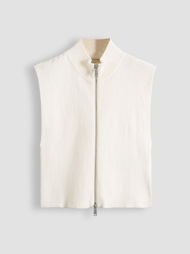 Ontdek de Yasmia katoenmix vest van Gestuz in de kleur ecru bij Orangebag. Op werkdagen voor 21:45 besteld, morgen in huis.