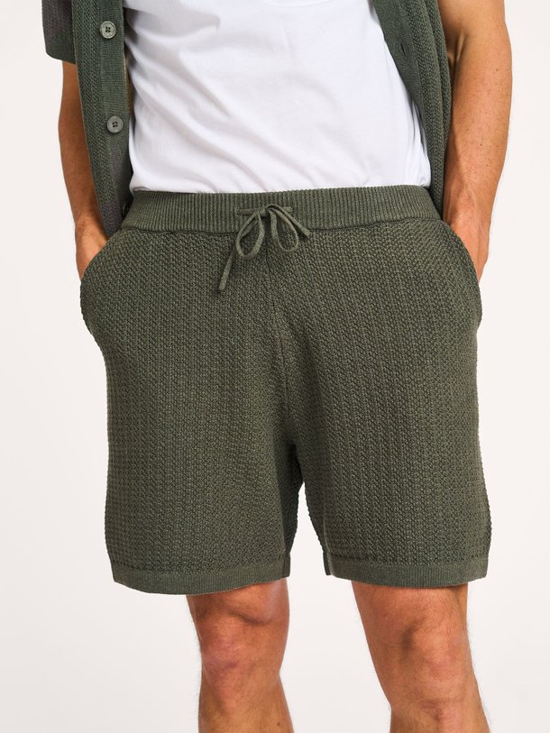 Ontdek de Marc organic cotton short van NN.07 in de kleur donkergroen bij Orangebag. Op werkdagen voor 21:45 besteld, morgen in huis.
