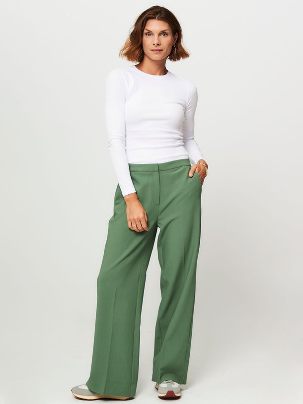 Ontdek de Moore viscosemix pantalon van Another-Label in de kleur groen bij Orangebag. Op werkdagen voor 21:45 besteld, morgen in huis.