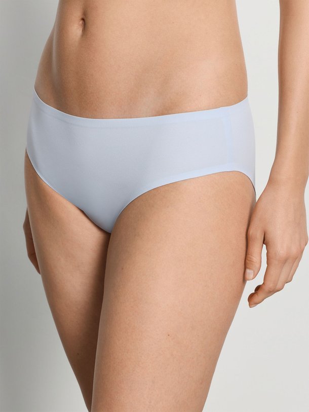 Ontdek de Invisible Touch jersey slip van Hanro in de kleur Lichtblauw bij Orangebag. Op werkdagen voor 21:45 besteld, morgen in huis.