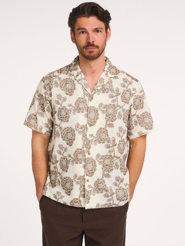 Ontdek de Lesley katoenen overhemd van Les Deux in de kleur Ecru bij Orangebag. Op werkdagen voor 21:45 besteld, morgen in huis.