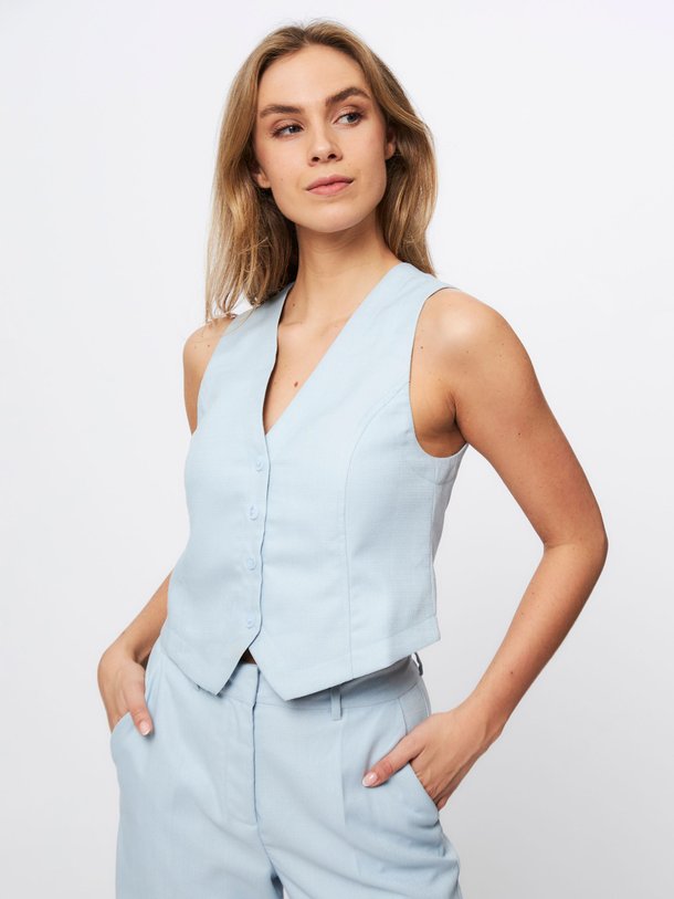 Ontdek de Ginny viscosemix gilet van Freebird in de kleur lichtblauw bij Orangebag. Op werkdagen voor 21:45 besteld, morgen in huis.