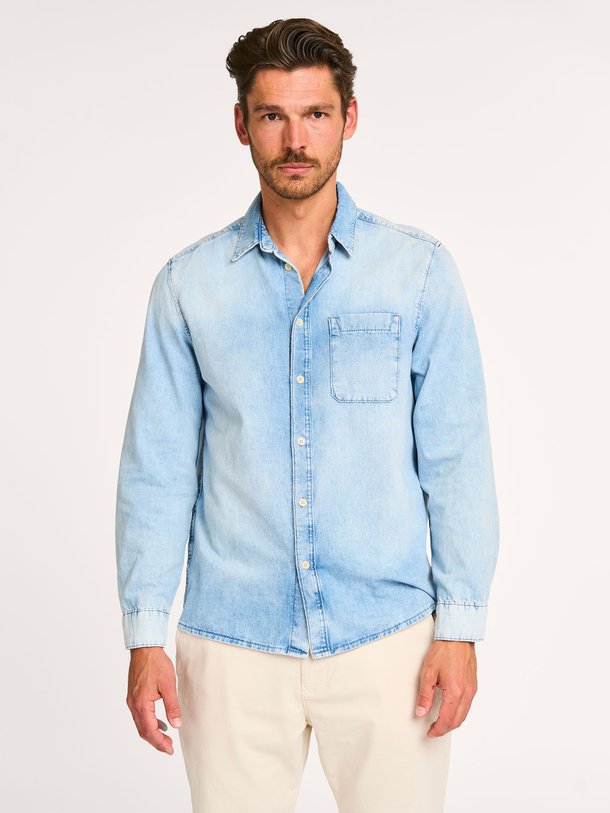 Ontdek de Hecto denim overhemd van Drykorn in de kleur lichtblauw bij Orangebag. Op werkdagen voor 21:45 besteld, morgen in huis.
