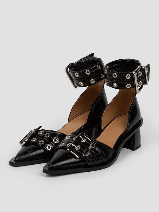 Ganni Laklederen Sandalen - Zwart Ontdek de Laklederen sandalen van Ganni in de kleur zwart bij Orangebag. Op werkdagen voor 21:45 besteld, morgen in huis.