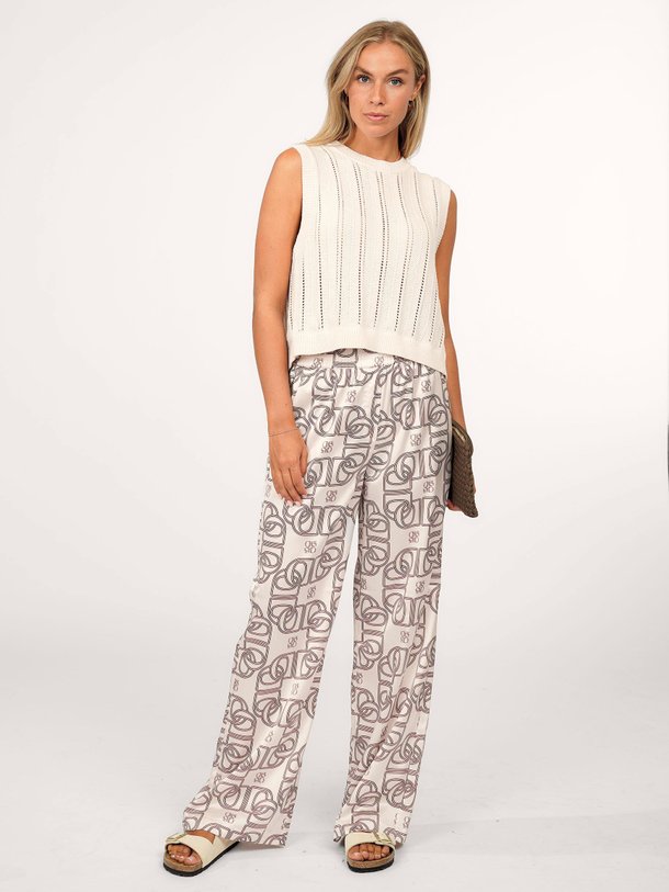 Ontdek de Teo geweven wide leg broek met dessin van Dante 6 in de kleur crème bij Orangebag. Op werkdagen voor 21:45 besteld, morgen in huis.