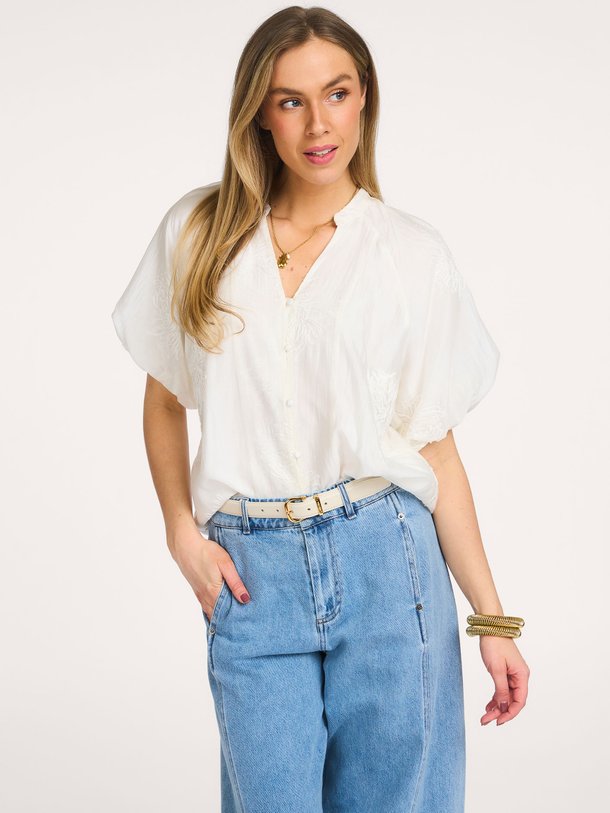 Ontdek de Nea geweven blouse van Co'Couture in de kleur Wit bij Orangebag. Op werkdagen voor 21:45 besteld, morgen in huis.