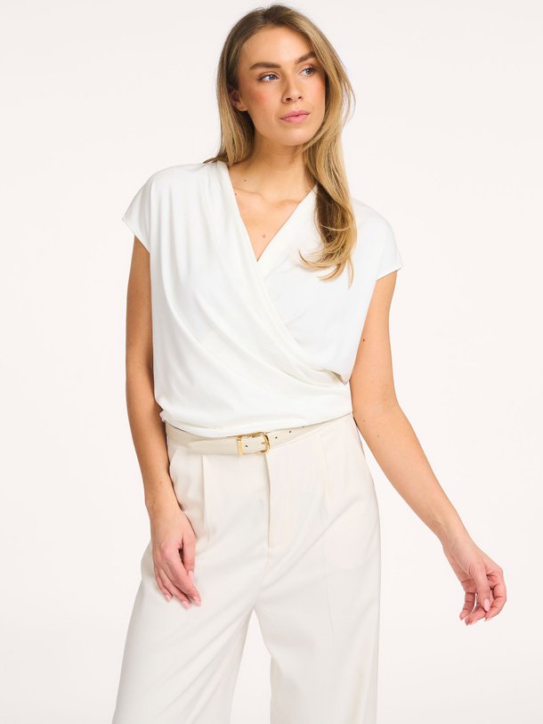 Ontdek de Jet jersey top van Knit-ted in de kleur Off-white bij Orangebag. Op werkdagen voor 21:45 besteld, morgen in huis.