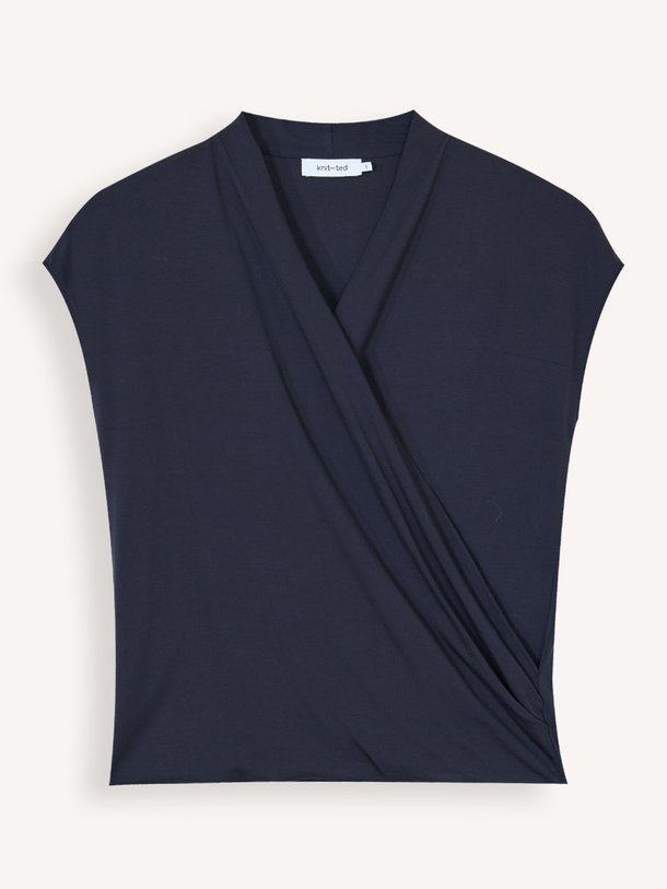 Ontdek de Jet jersey top van Knit-ted in de kleur Donkerblauw bij Orangebag. Op werkdagen voor 21:45 besteld, morgen in huis.