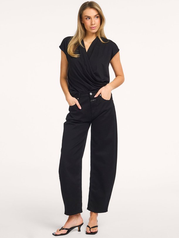 Ontdek de Jet jersey top van Knit-ted in de kleur Zwart bij Orangebag. Op werkdagen voor 21:45 besteld, morgen in huis.