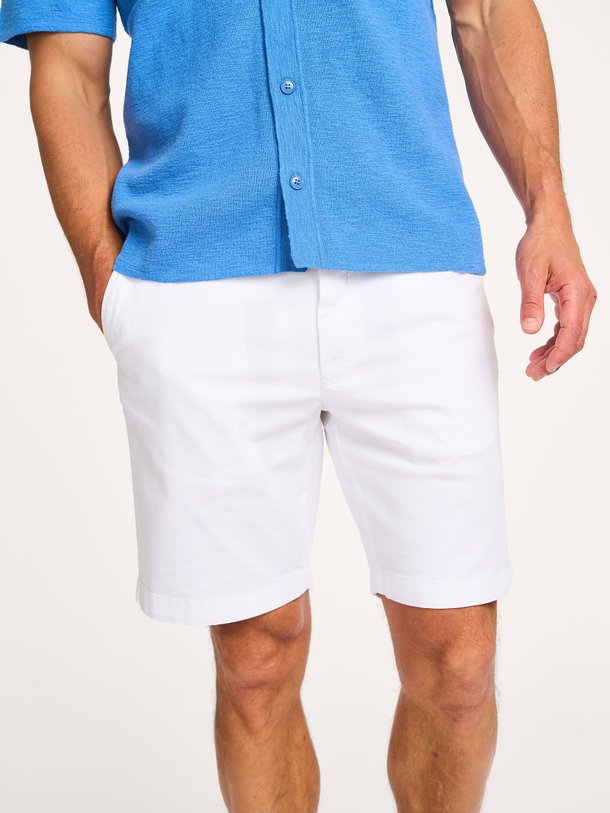 Ontdek de Organic cotton chino short van Closed in de kleur wit bij Orangebag. Op werkdagen voor 21:45 besteld, morgen in huis.