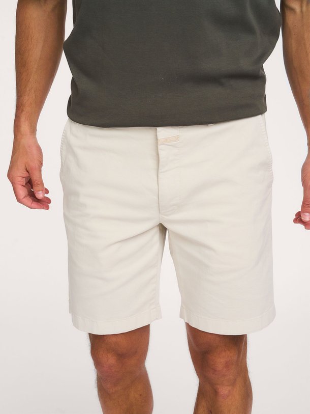Ontdek de Organic cotton chino short van Closed in de kleur Crème bij Orangebag. Op werkdagen voor 21:45 besteld, morgen in huis.