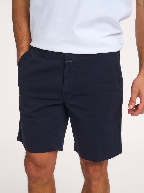 Ontdek de Organic cotton chino short van Closed in de kleur Donkerblauw bij Orangebag. Op werkdagen voor 21:45 besteld, morgen in huis.