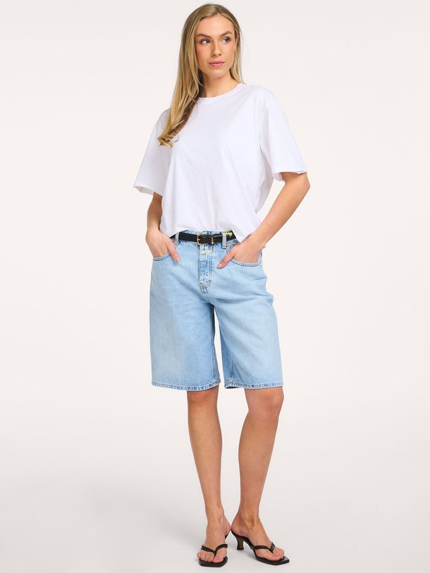 Ontdek de Jenica mid waist denim short van Closed in de kleur Lichtblauw bij Orangebag. Op werkdagen voor 21:45 besteld, morgen in huis.