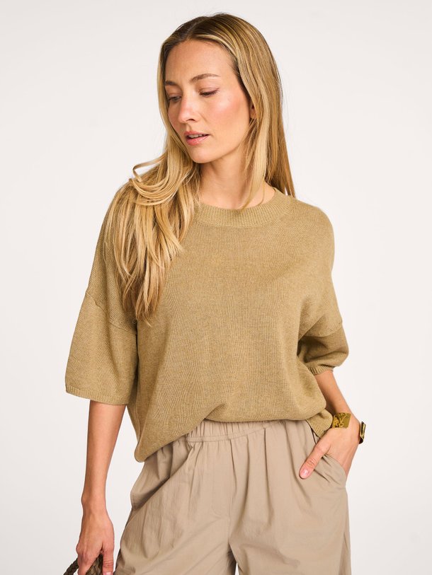 Ontdek de Yuri katoenmix top van Knit-ted in de kleur kaki bij Orangebag. Op werkdagen voor 21:45 besteld, morgen in huis.