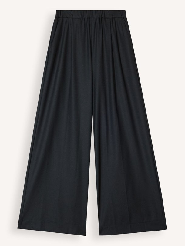 Ontdek de Phillip viscosemix wide leg broek van Ruby Tuesday in de kleur zwart bij Orangebag. Op werkdagen voor 21:45 besteld, morgen in huis.
