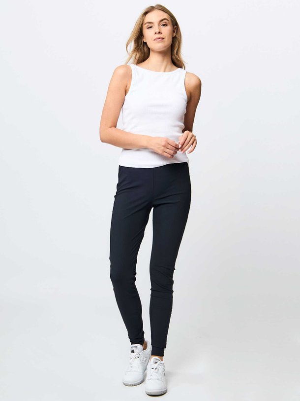 Ontdek de Amber heavy travel jersey legging van Studio Anneloes in de kleur donkerblauw bij Orangebag. Op werkdagen voor 21:45 besteld, morgen in huis.