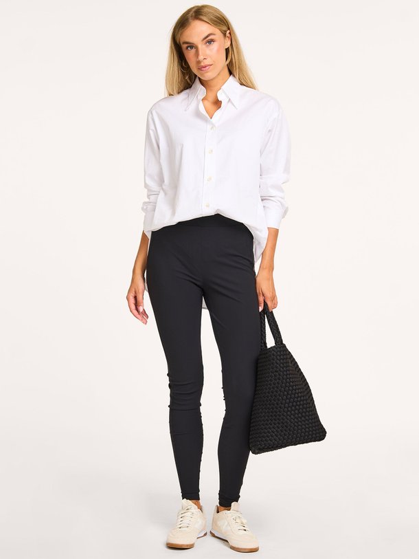 Ontdek de Amber heavy travel legging van Studio Anneloes in de kleur zwart bij Orangebag. Op werkdagen voor 21:45 besteld, morgen in huis.