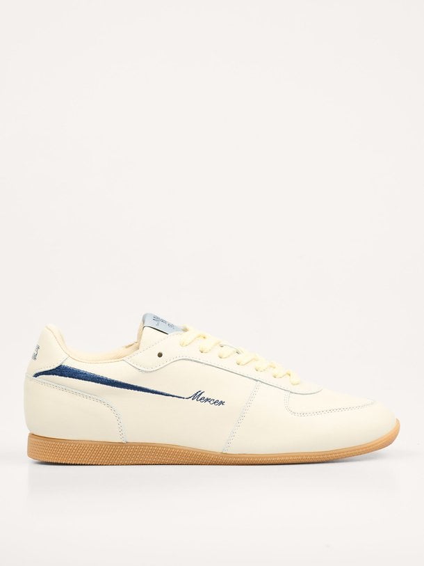 Ontdek de The Re-Low lederen sneakers van Mercer Amsterdam in de kleur Off-white bij Orangebag. Op werkdagen voor 21:45 besteld, morgen in huis.